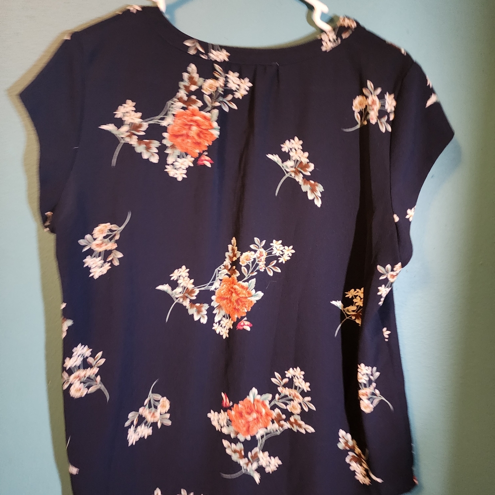 Navy Floral Split-V Neck Cap Sleeve Blouse - Picture 3 of 4